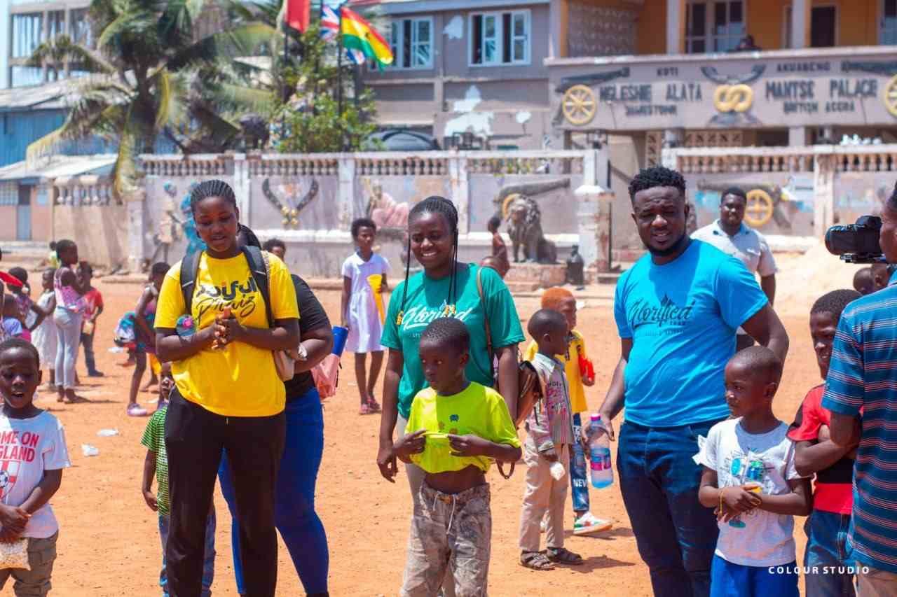 Volunteers working together